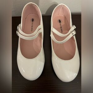 Creamy White Girls Patent Leather Party Shoes